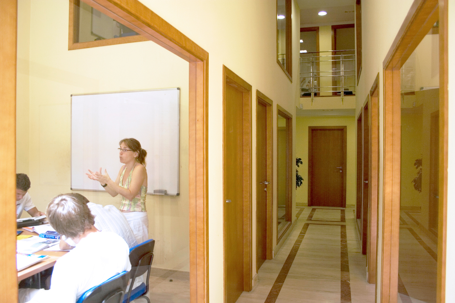 スペイン、バレンシアのスペイン語学校Enforexの校舎内の廊下