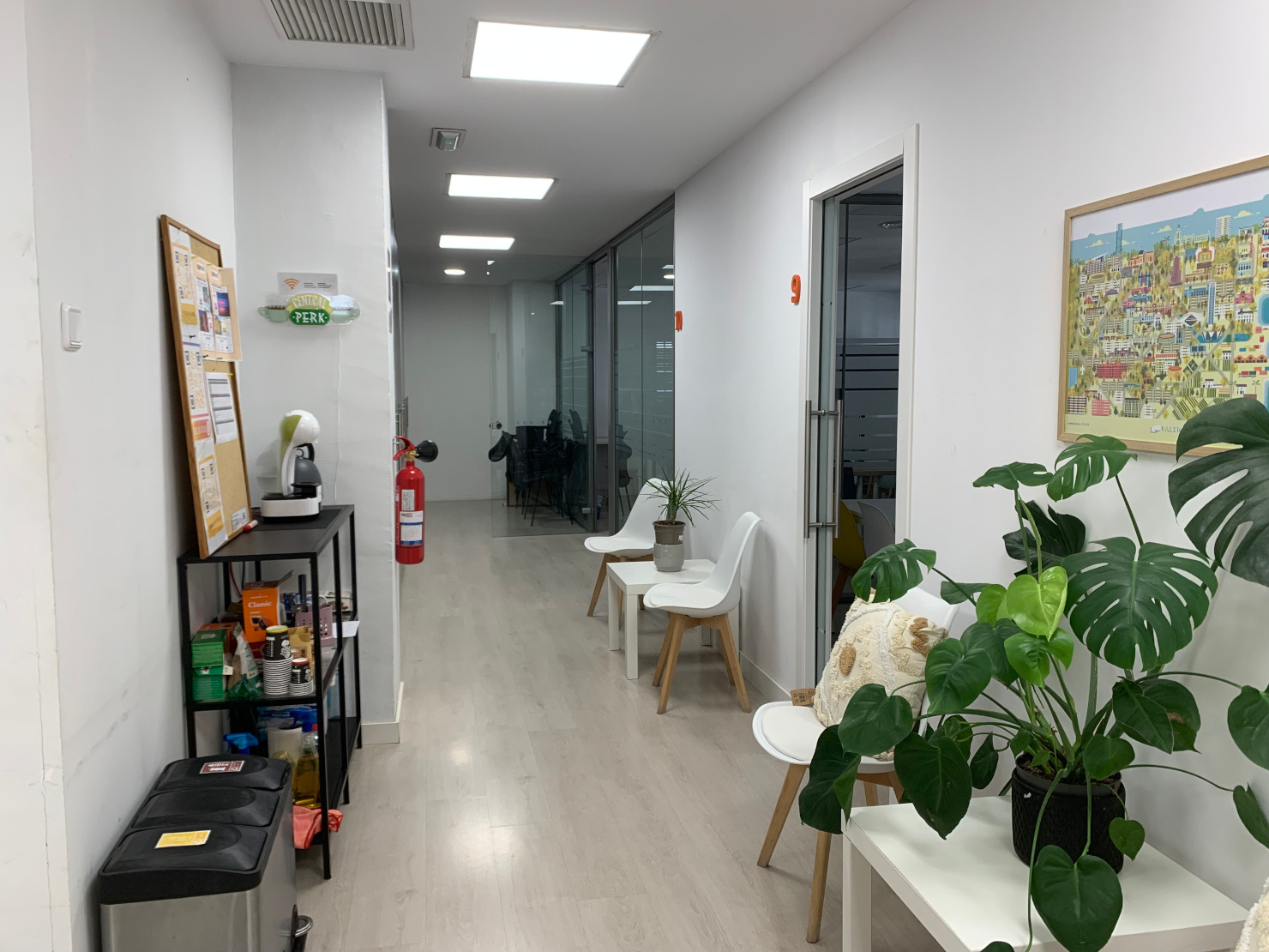 スペイン、バレンシアのスペイン語学校EUROACE内の廊下