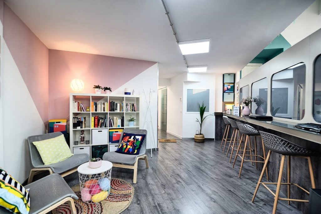 スペイン、バレンシアのスペイン語学校el carmen spanish schoolの人がいない共用エリア