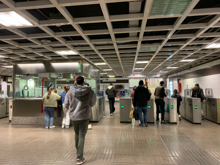 スペイン・バレンシアの地下鉄、メトロの改札口