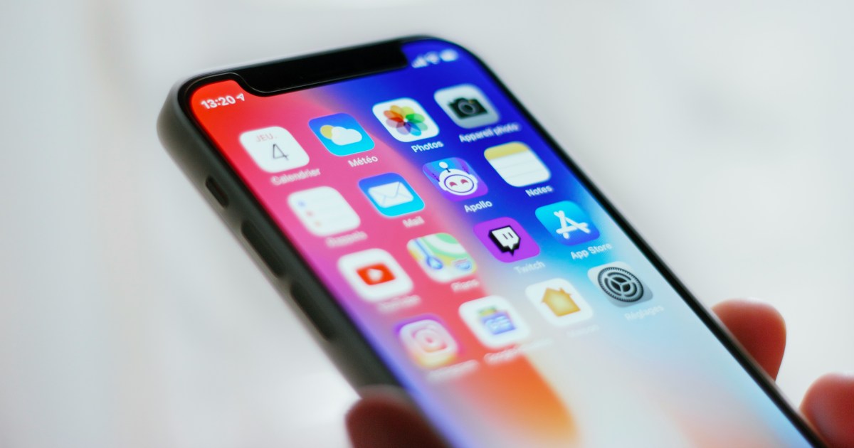 手に持たれているIphone